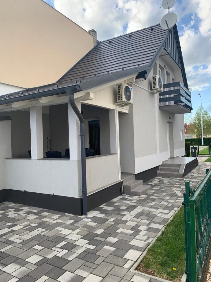 Komo Apartment Bük Екстериор снимка